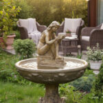 Fontanna z dziewczyną z różami